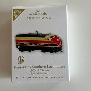 HALLMARK KEEPSAKE ORNAMENT